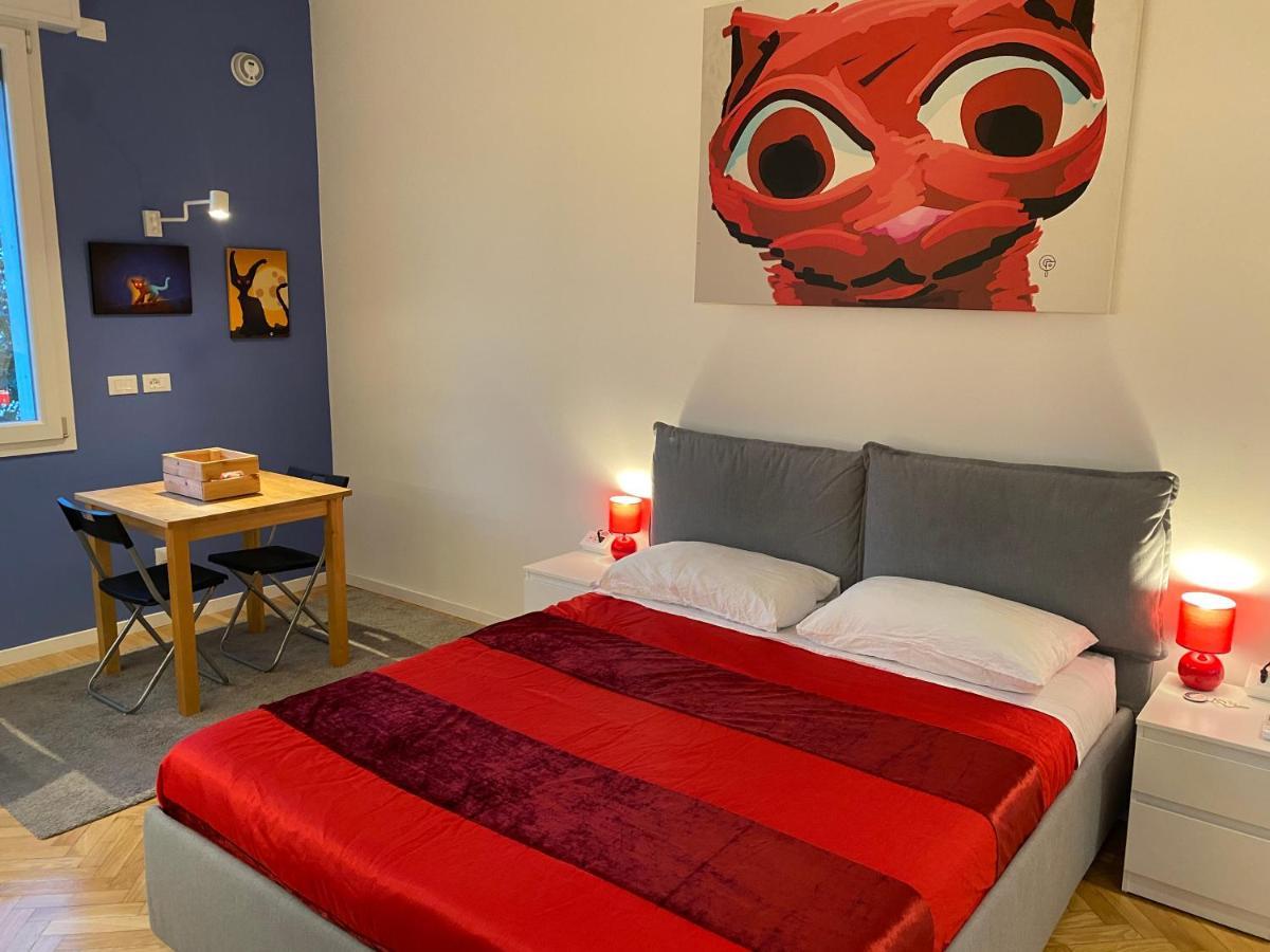 بولونيا Tra Le Torri B&B - Ampia Stanza Privata In Appartamento Con Bagno Privato Accessibile Da Corridoio المظهر الخارجي الصورة