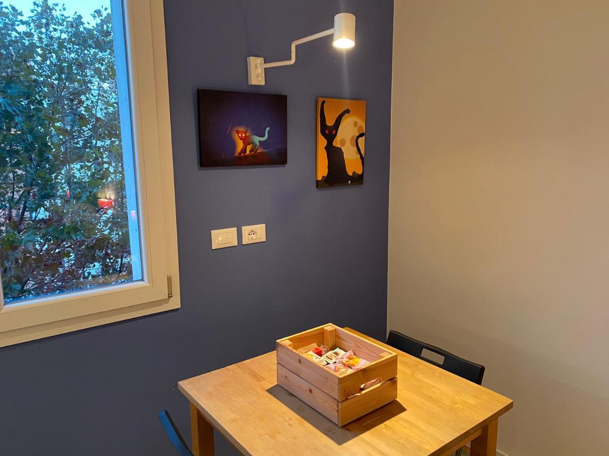 بولونيا Tra Le Torri B&B - Ampia Stanza Privata In Appartamento Con Bagno Privato Accessibile Da Corridoio المظهر الخارجي الصورة