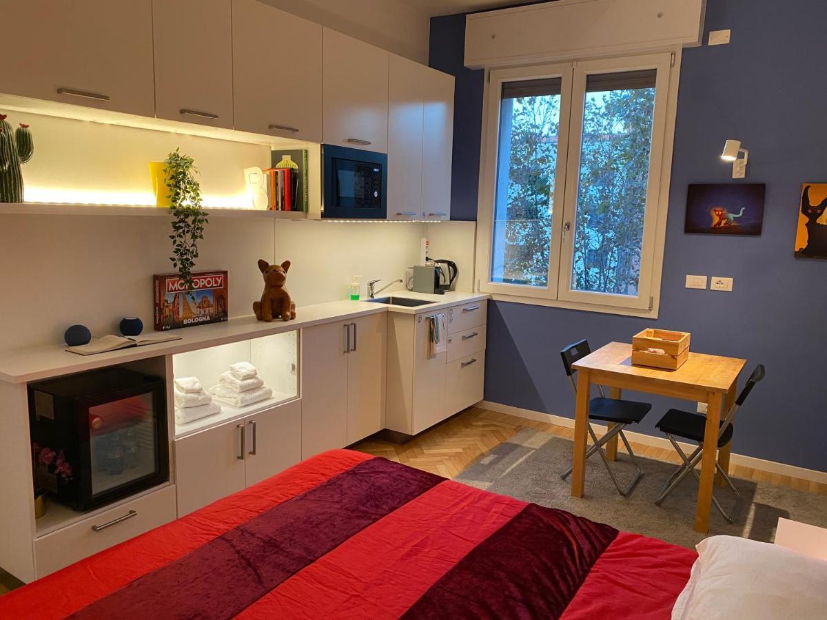 بولونيا Tra Le Torri B&B - Ampia Stanza Privata In Appartamento Con Bagno Privato Accessibile Da Corridoio المظهر الخارجي الصورة