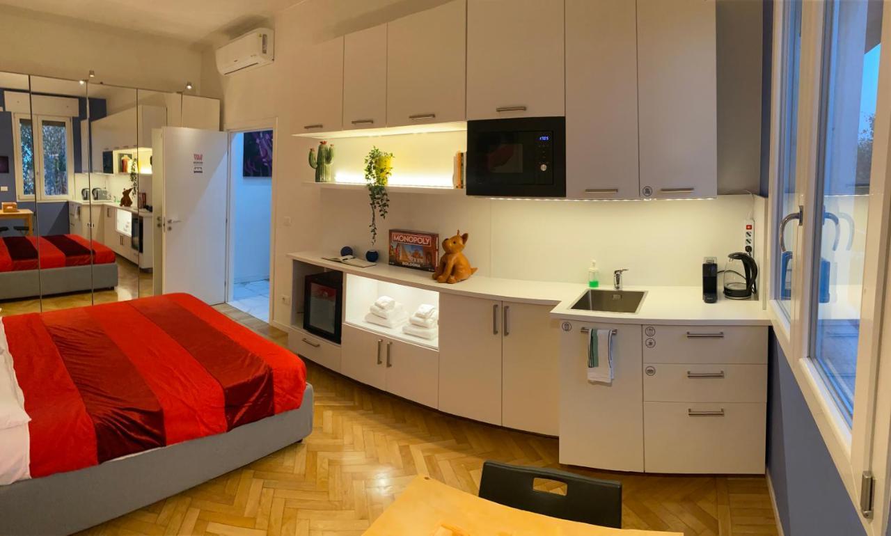 بولونيا Tra Le Torri B&B - Ampia Stanza Privata In Appartamento Con Bagno Privato Accessibile Da Corridoio المظهر الخارجي الصورة