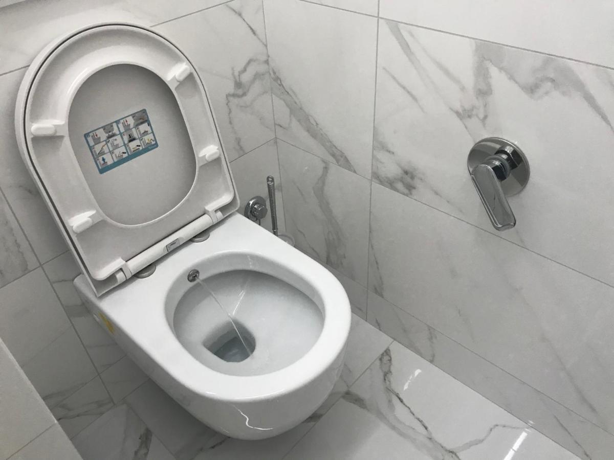 بولونيا Tra Le Torri B&B - Ampia Stanza Privata In Appartamento Con Bagno Privato Accessibile Da Corridoio المظهر الخارجي الصورة